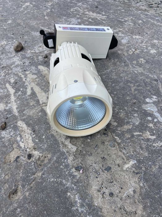 Прожектора трековые