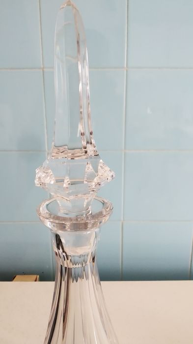 Vendo garrafas licoreiras de cristal vintage e outras também vintage