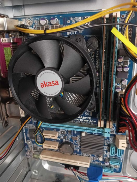 Zestaw: płyta główna, procesor, pamięć, chłodzenie.