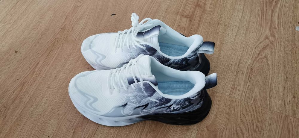 buty   wygodne  do  noszenia  numer 42