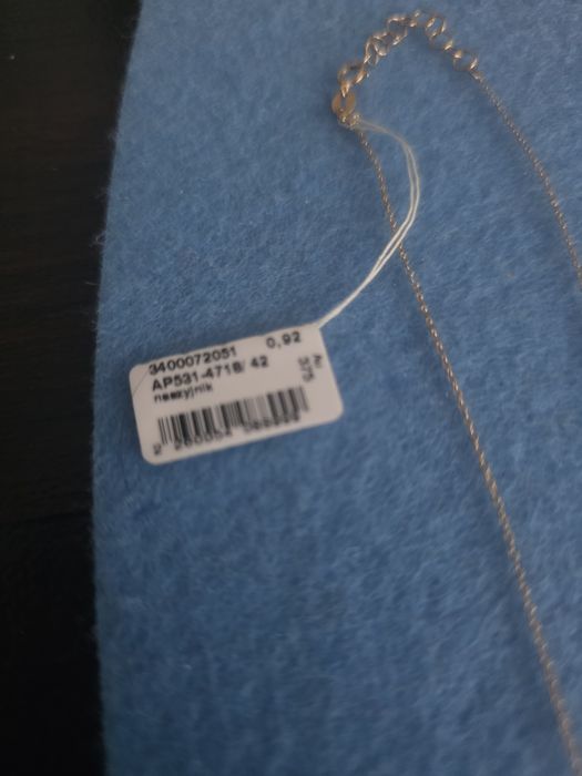 Piekny zloty naszyjnik