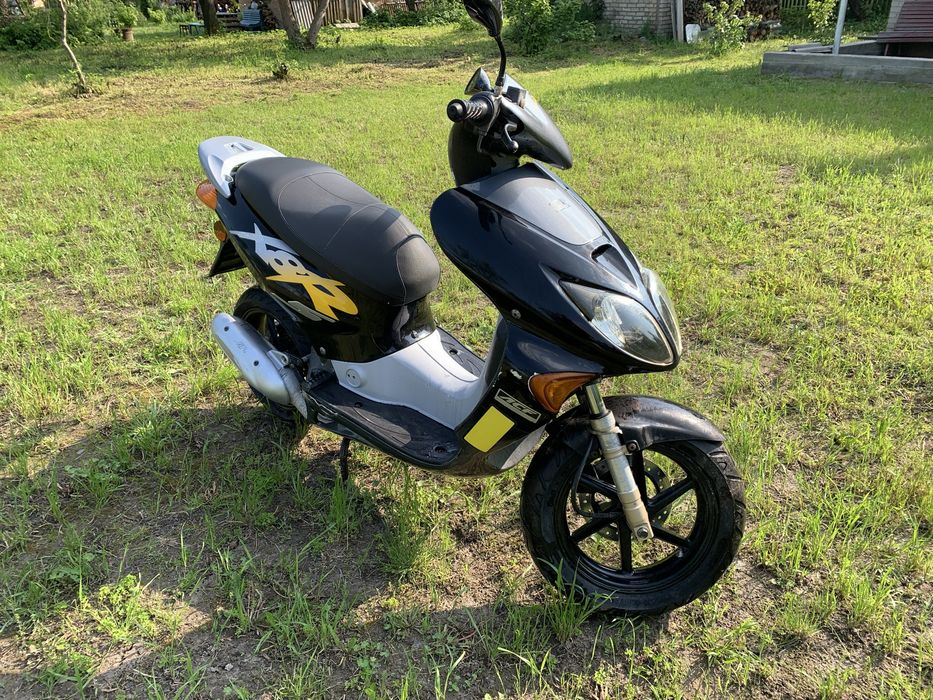 Продам скутер Honda X8R-S