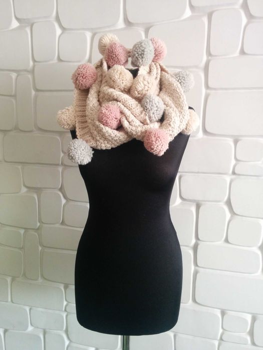 NOWY szalik z pomponami KOMIN