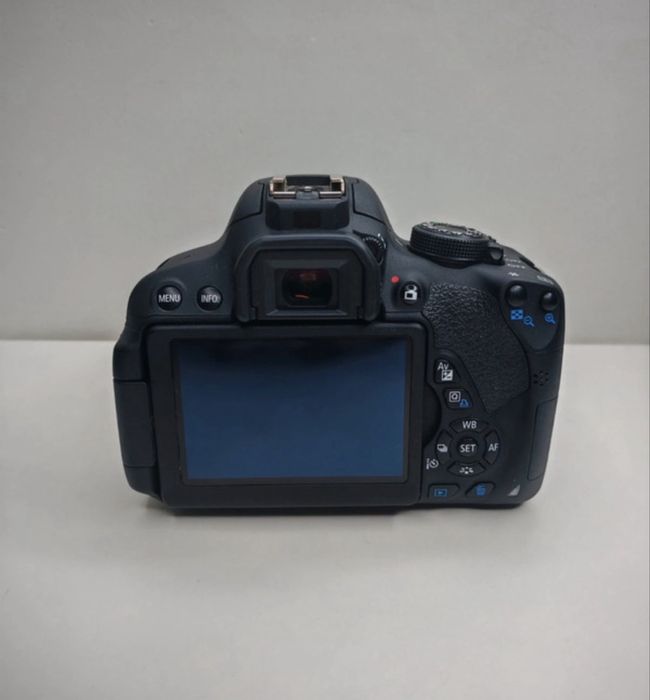 Maquina Fotografica Canon EOS 700D Camara