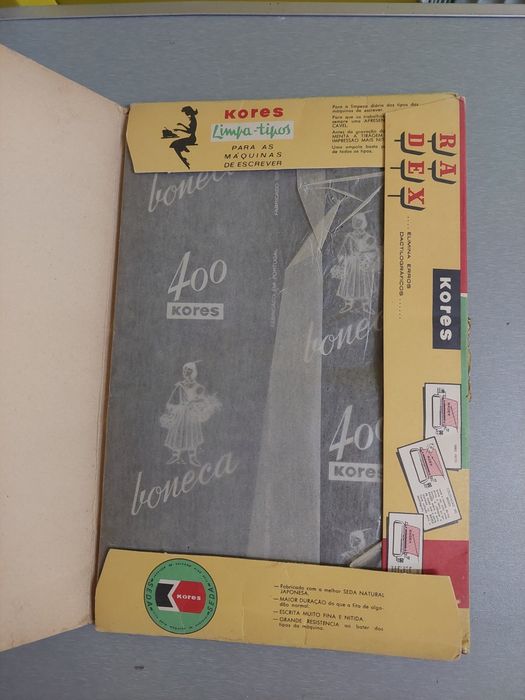 Papel químico na caixa Kores