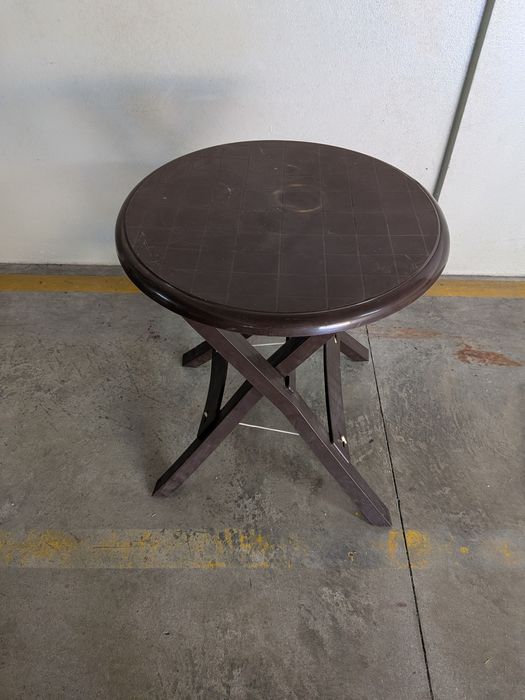 Mesa Dobrável Redonda – Prática e Compacta
