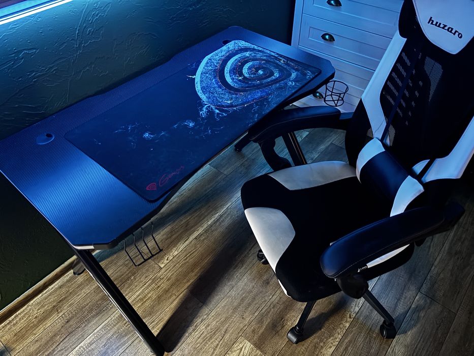 Zestaw biurko krzeslo huzaro +podkladka