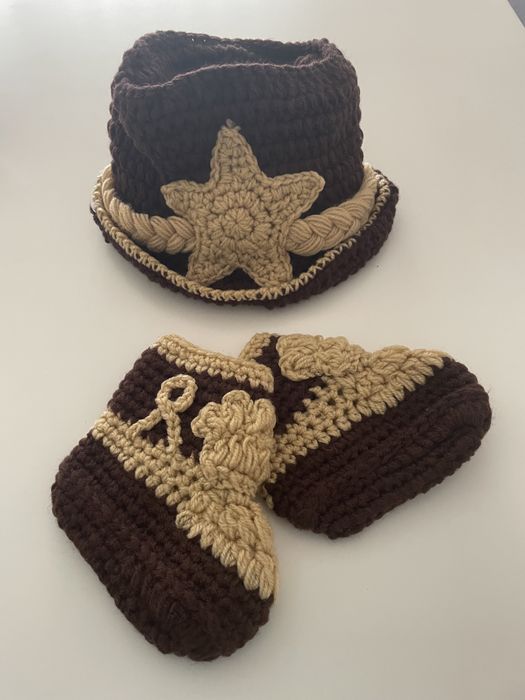 Boné e botas de cowboy 6-9 meses. Novo