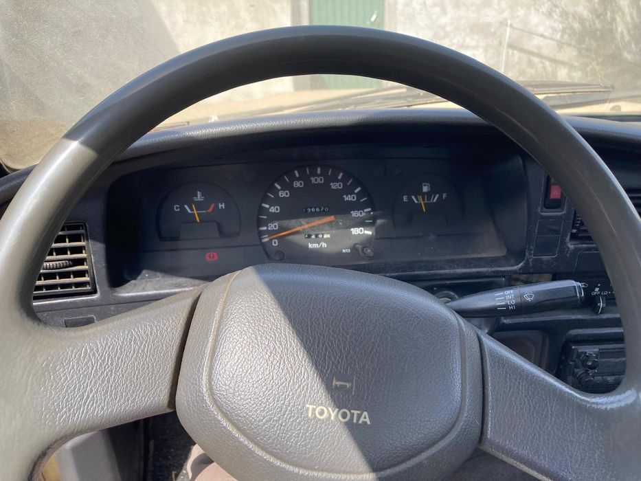 Toyota Hilux 136.000km comprovados.