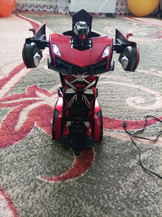 Машинка,робот.На акамуляторі