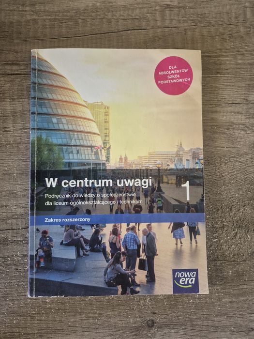 W centrum uwagi podrecznik od WOSU poziom rozszerzony  klasa 3 liceum