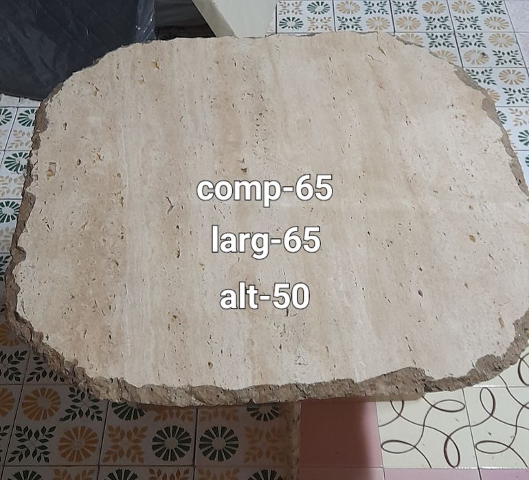 Mesa de centro em pedra mármore