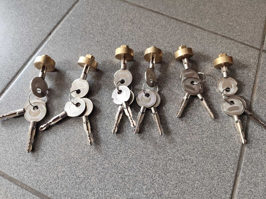 Роллетные замки, замки для роллет, роллеты замок 2 видов.