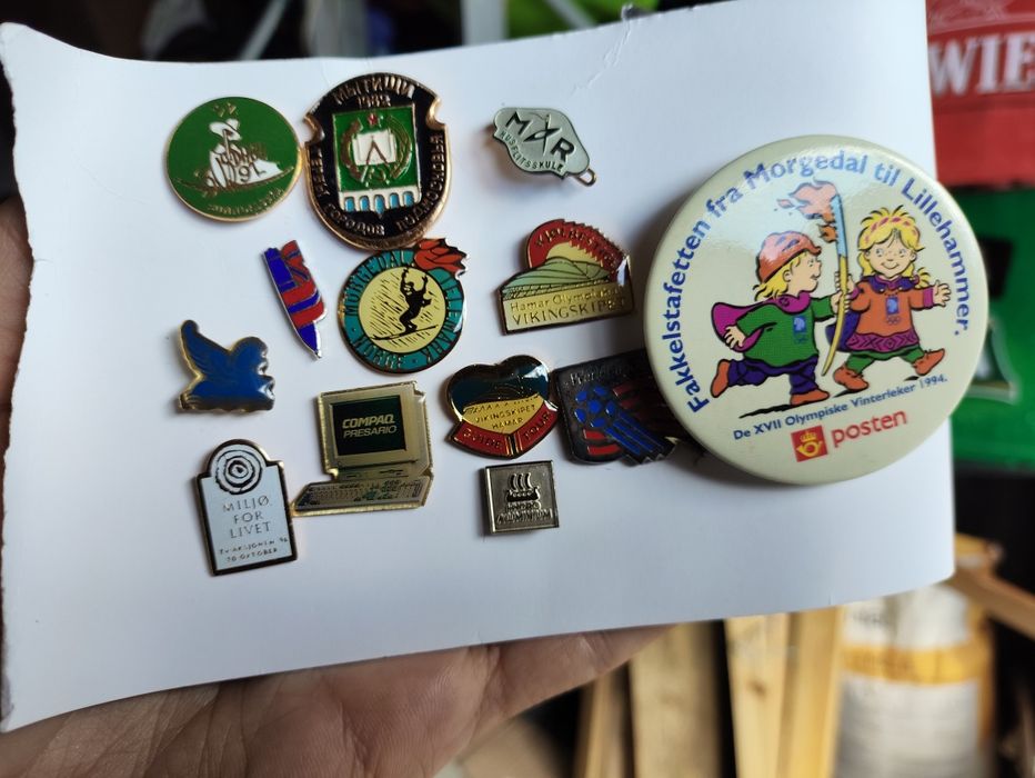 Stare przypinki, wpinki, broszki vintage retro