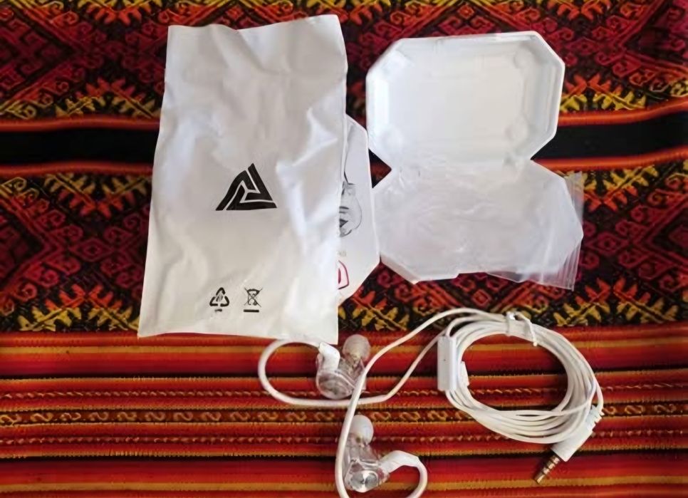 Fone de ouvido com fio com MICROFONE QKZ-AKG3