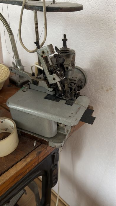Продам швейну машинку та оверлок
