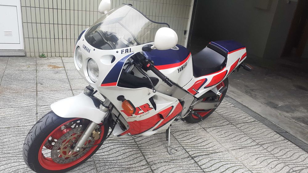 Moto Yamaha Fzr 1000