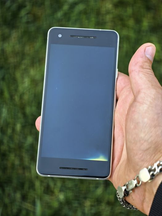 Смартфон Google Pixel 2
