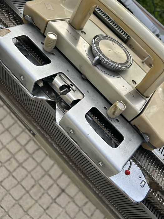 Maquina de Tricotar - EMPISAL