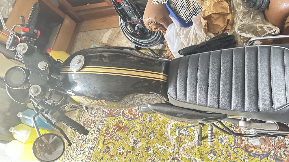 Moto bullit cafe race