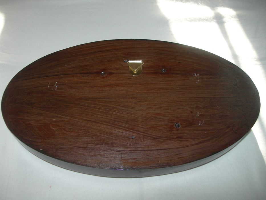 Peça de madeira para decoração de parede.
