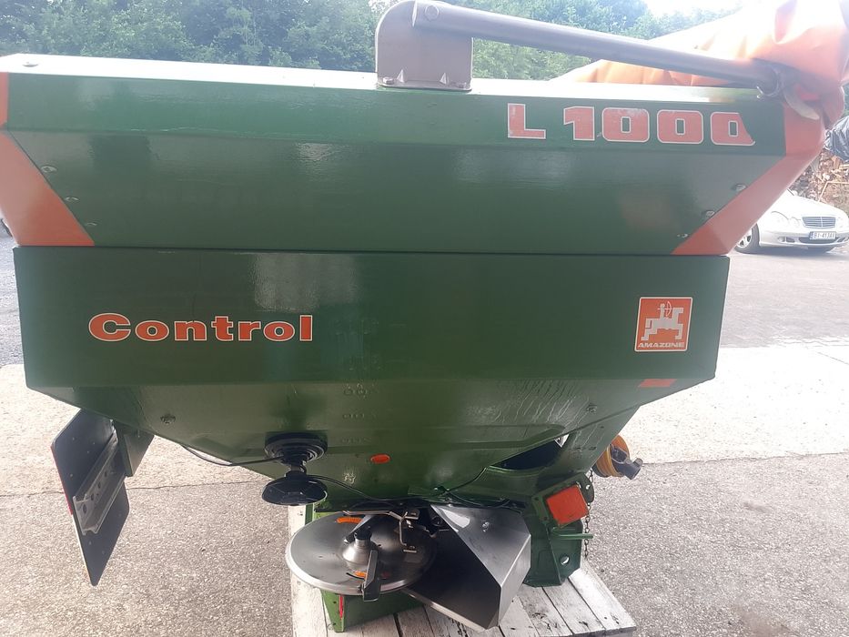 Rozsiewacz nawozów Amazone ZA-M  1500 max  plandeka 2500 l