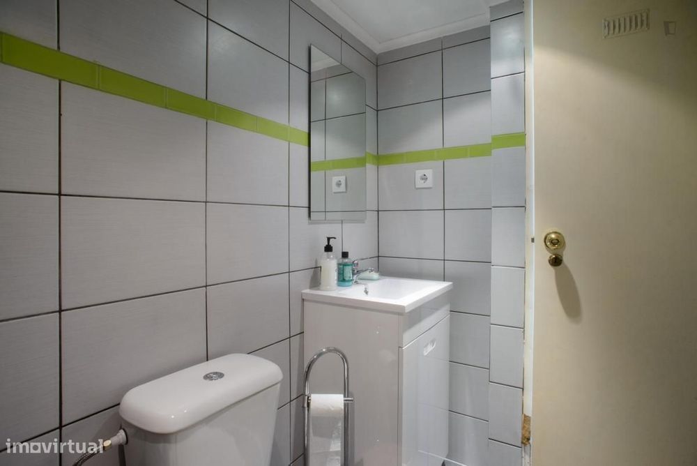 Quarto - localizado em Alameda Lisbon