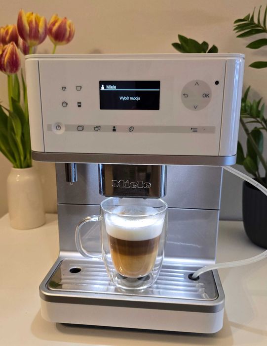 Ekspres Miele CM 6350 biały, LED, menu PL, One Touch, Aromatic, 15bar