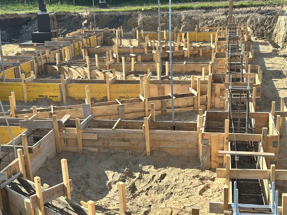 Usługi koparką. Koparka. Wykopy. Płyta. Kanalizacja. Fundamenty.