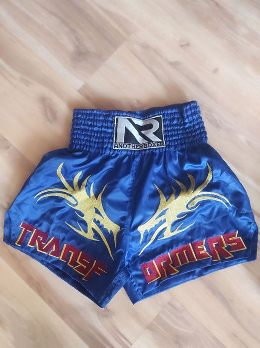 Кикбоксинг перчатки защита шлем