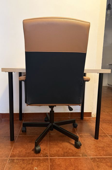 Mesa de Escritório + Cadeira Giratória em Excelente Estado