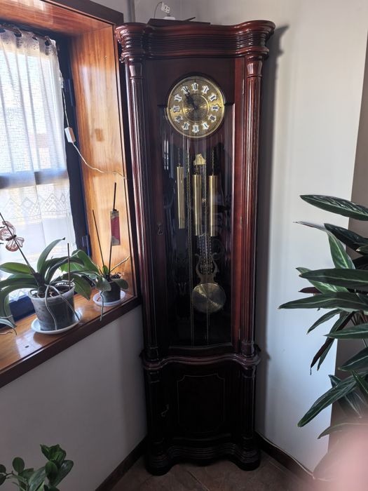 Relógio de pe para sala em madeira a