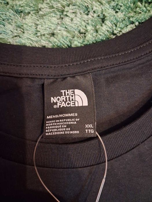 Футболка The north face.