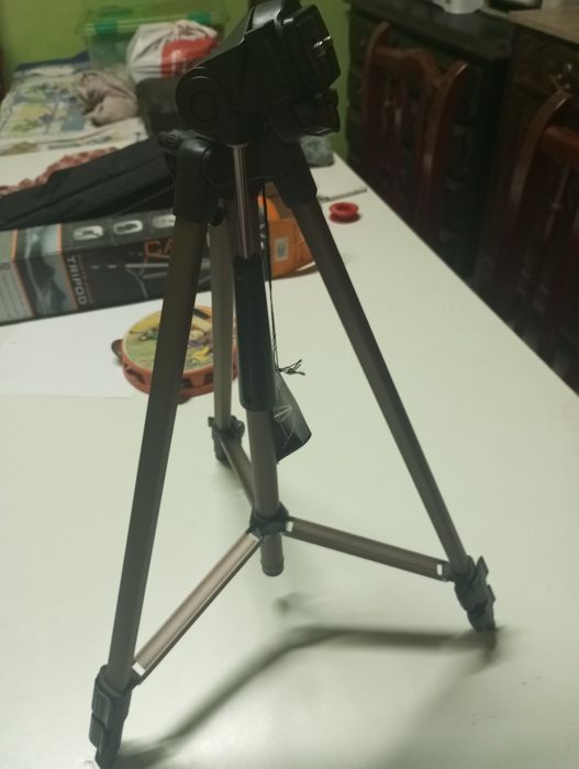 Tripé para máquina fotográfica ou filmar