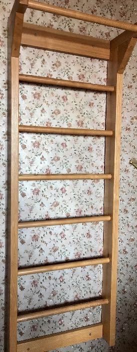 Шведская стенка из экологически чистого дерева.