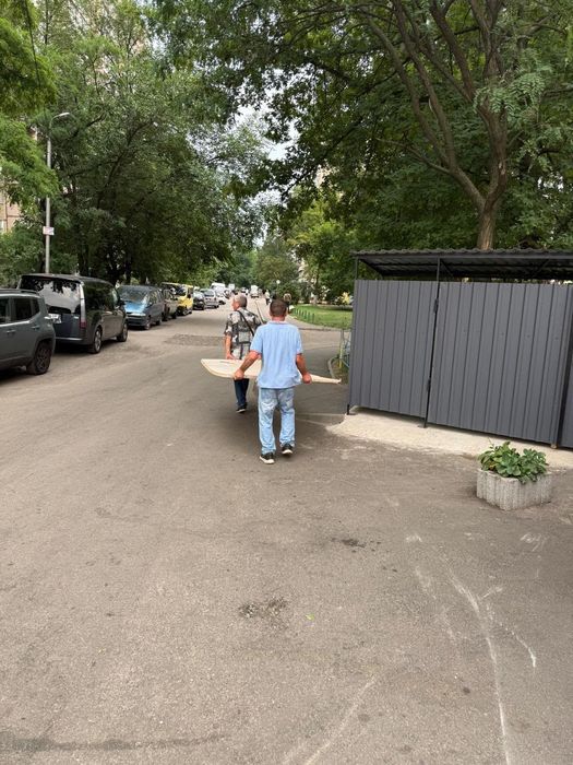монтаж профнастилу на паркан , стовпчики , благоустрій.