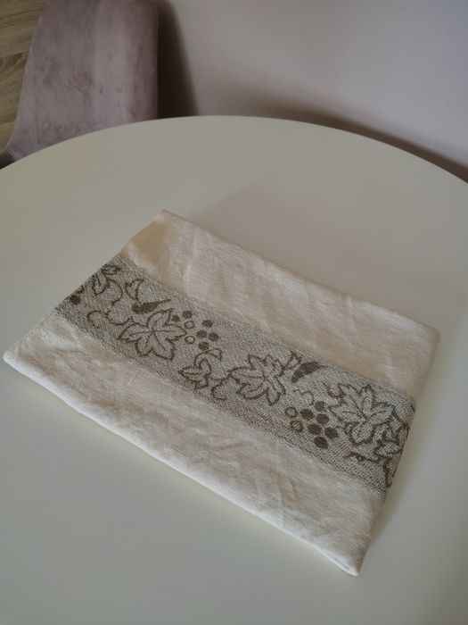 Kwadratowy obrus 140/140 cm Butik