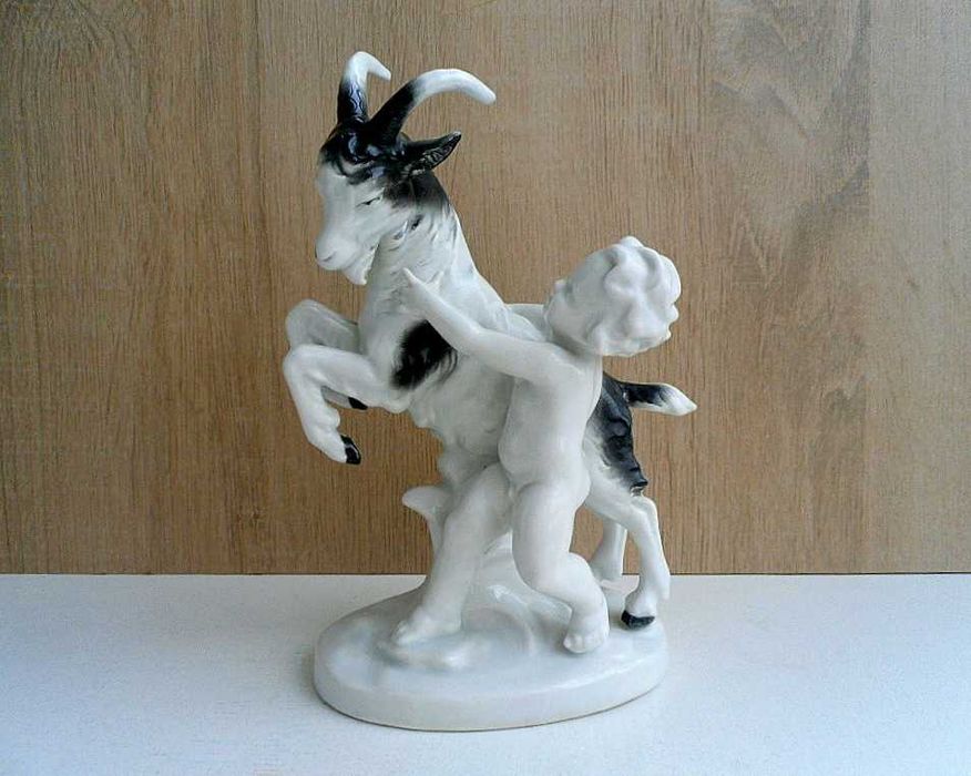 "МАЛЬЧИК С КОЗЛИКОМ. ПУТТИ" красивая статуэтка Старая Германия фарфор