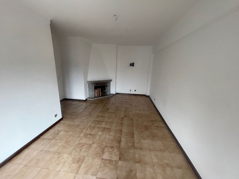 Aluga-se apartamento T2 Urb. Martinhos Seia Serra da Estrela