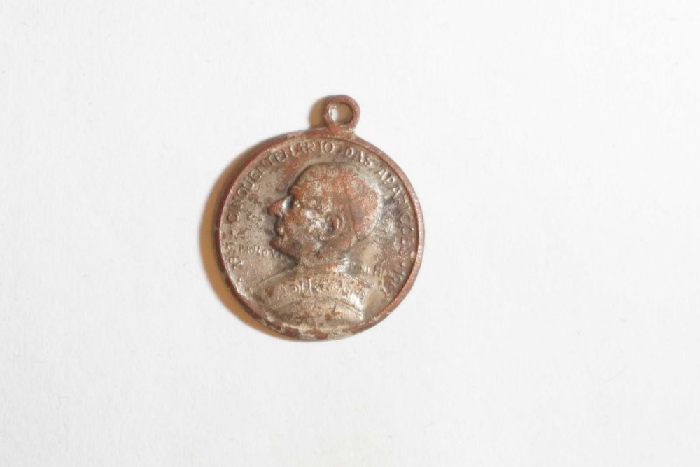 Símbolo religioso (banhado a prata)Cinquentenario  Лот 298