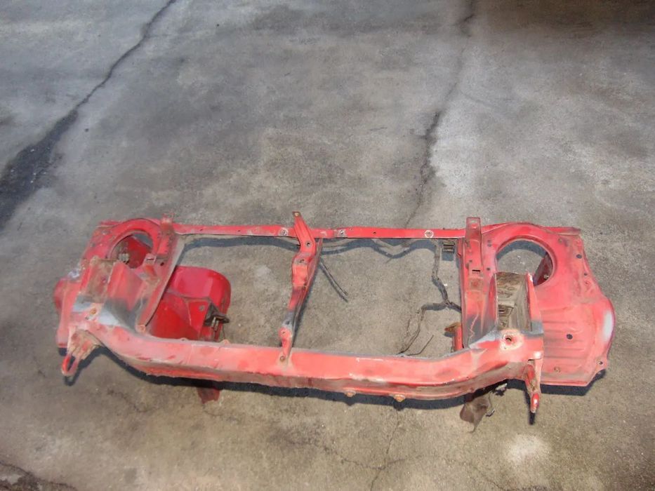 Toyota Starlet EP 70 frente chapa