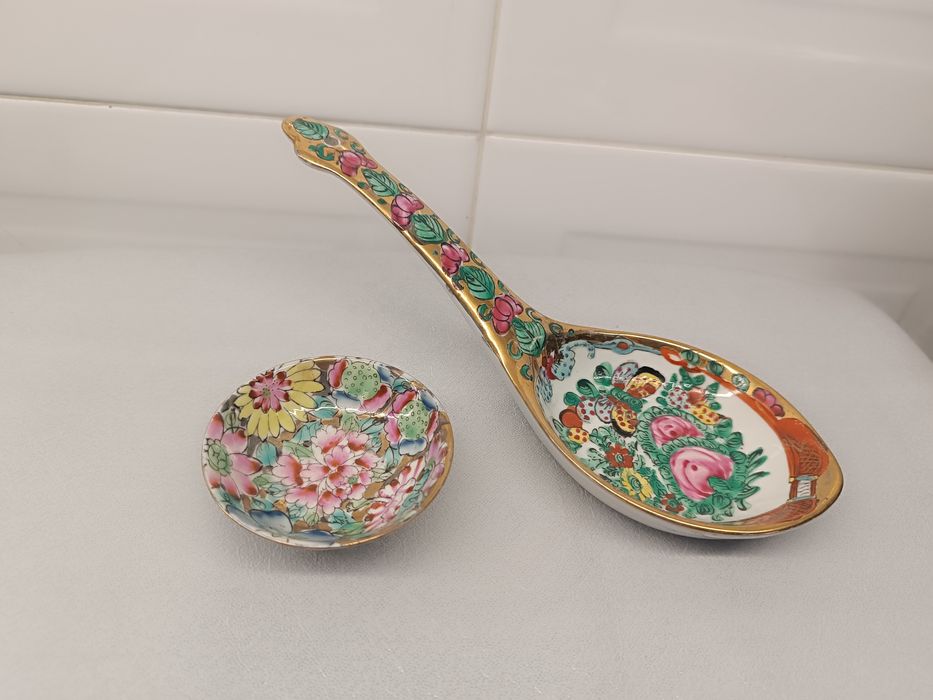 Colher Decorativa porcelana Macau. Muito Antiga