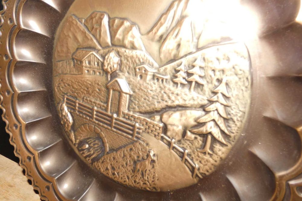 Prato/salva em cobre com gravura trabalhada 29 cm