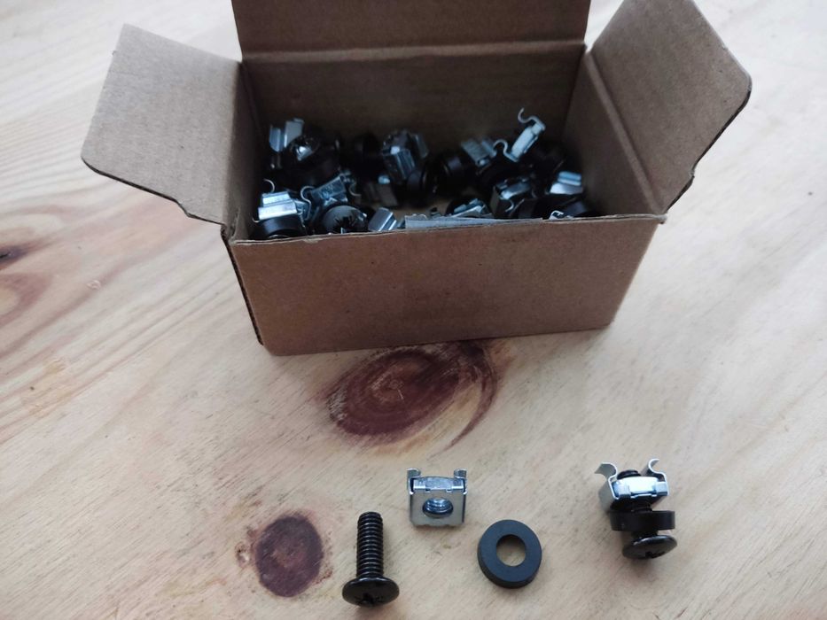 Gavetas rack 1U e 2U, painel 1U e parafusos