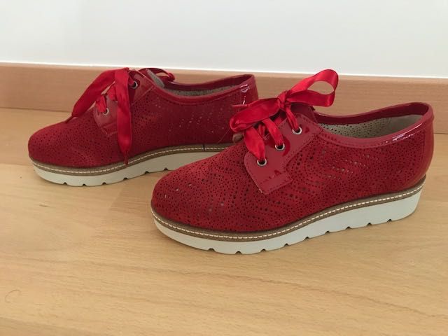 Sapatos NOVOS muito confortáveis Nº 39