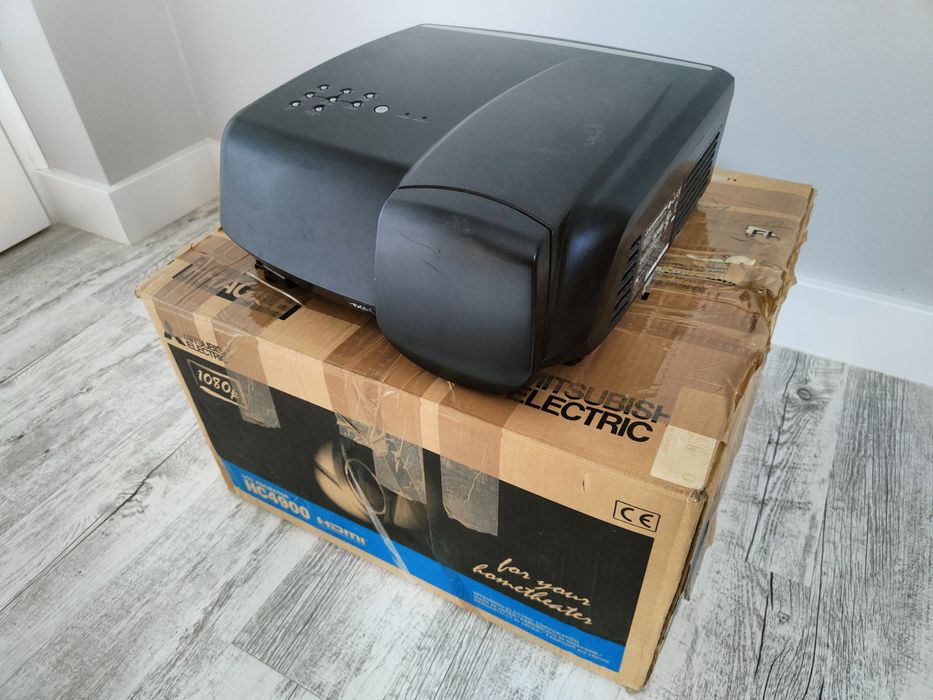 Kinowy Projektor Full HD Mitsubishi HC4900 + ekran ramowy 18db!