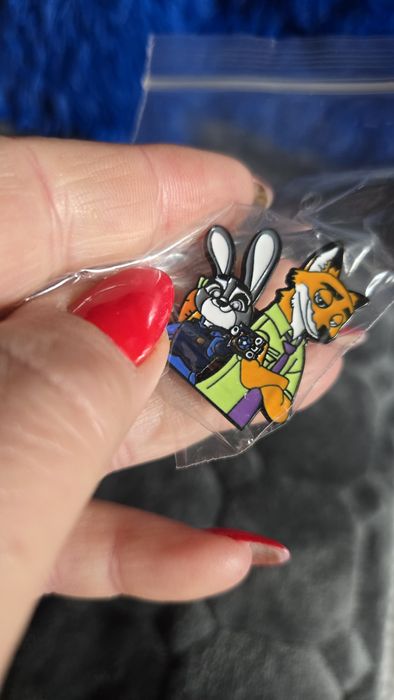 Przypinka  królik.i lis.