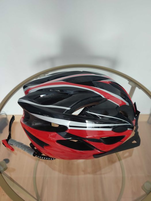 Kask rowerowy czerwono-czarny