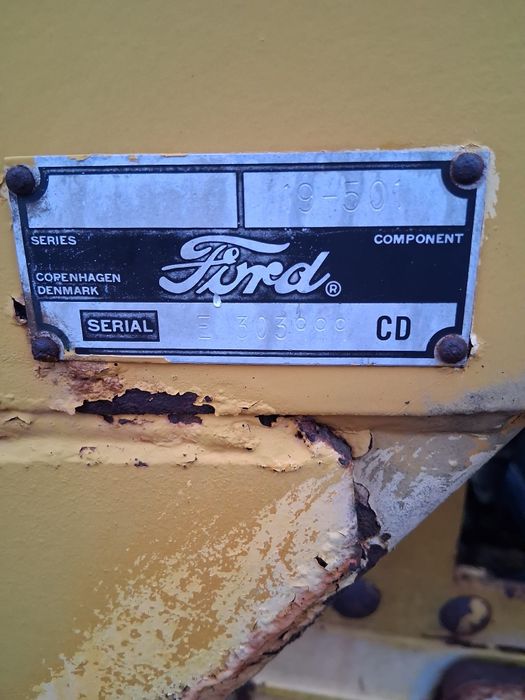Koparko-Ładowarka Ford 19-501 uszkodzona+4 łyzki