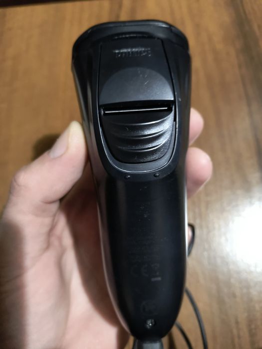 Продаю електробритву Philips